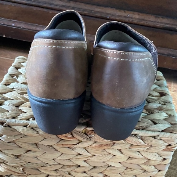 L.L. Bean brown leather clogs in size 8 - Picture 5 of 5
